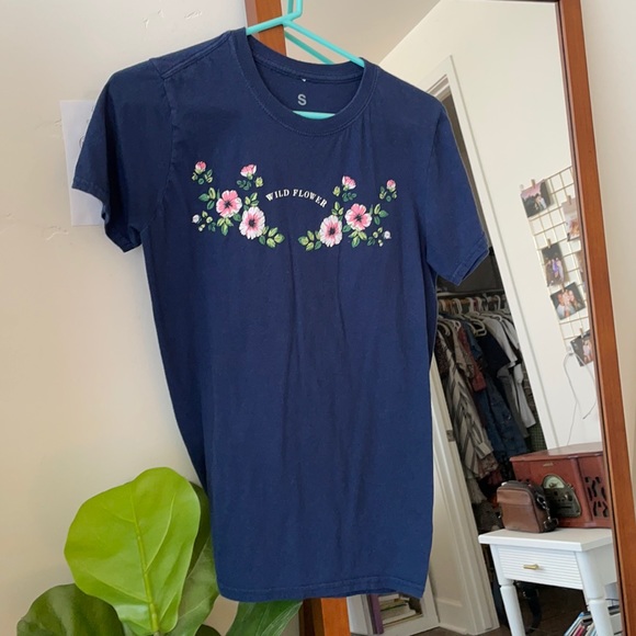 Urban Outfitters Wildflower Graphic Tee - Picture 2 of 4